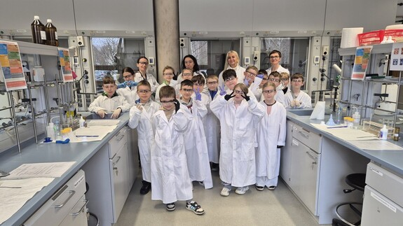 Uczniowie ze Szkoły Podstawowej nr 4 w Białymstoku z wizytą na Wydziale Chemii w ramach akcji &bdquo;Dziecięca Szkoła Bezpieczeństwa&rdquo;