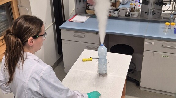 Uczniowie ze Szkoły Podstawowej nr 38 w Białymstoku z wizytą na Wydziale Chemii w ramach akcji &bdquo;Dziecięca Szkoła Bezpieczeństwa&rdquo;