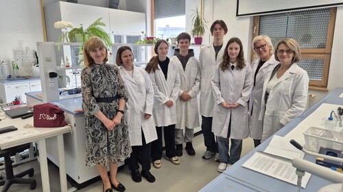 Wydział Chemii UwB wspiera licealistów z Ełku w międzynarodowym konkursie Beamline for Schools