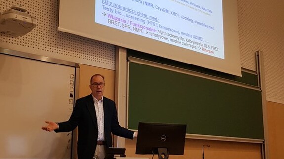 Wykład prof. dra hab. Ryszarda Łaźnego pt. &bdquo;Co daje chemia medyczna, czyli PAINS & GAINS in Medicinal Chemistry&rdquo;