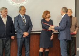 Pani prof Beata Godlewska-Żyłkiewicz wyróżniona tytułem "Zasłużony dla Uniwersytetu"