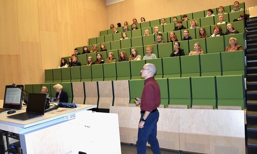Podpisanie umowy o wsp&oacute;łpracy pomiędzy Wydziałem Chemii a I Społecznym LO w Białymstoku