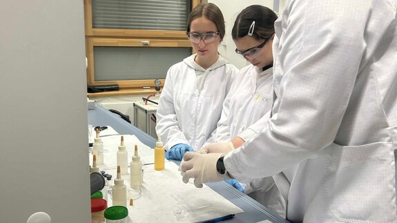 Warsztaty chemiczne dla uczniów Niepublicznej Szkoły Podstawowej w Załukach