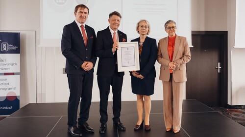 Certyfikat Doskonałości Kształcenia Polskiej Komisji Akredytacyjnej odebrany.