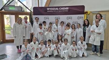 Ostatnie zajęcia tegorocznej edycji „Dziecięcej Szkoły Bezpieczeństwa” na Wydziale Chemii UwB
