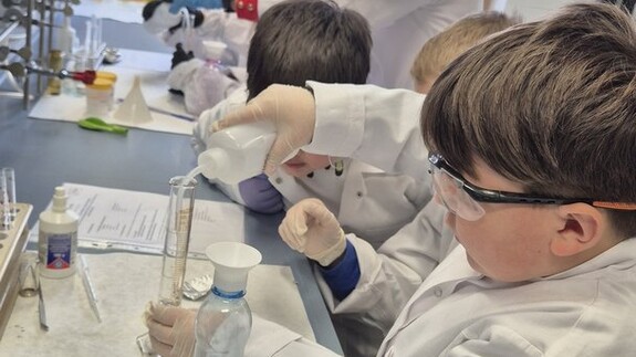 Uczniowie ze Szkoły Podstawowej nr 4 w Białymstoku z wizytą na Wydziale Chemii w ramach akcji &bdquo;Dziecięca Szkoła Bezpieczeństwa&rdquo;