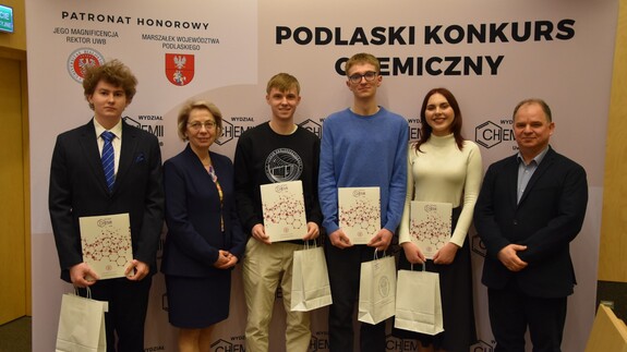 Uroczystość wręczenia nagr&oacute;d Laureatom XII Podlaskiego Konkursu Chemicznego oraz Finalistom 72. Olimpiady Chemicznej z Okręgu Białostockiego