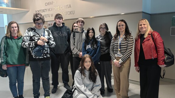 Wizyta uczni&oacute;w z XIII LO na Wydziale Chemii
