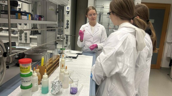 Warsztaty chemiczne dla uczniów Niepublicznej Szkoły Podstawowej w Załukach