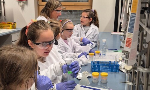 Uczniowie ze Szkoły Podstawowej nr 38 w Białymstoku z wizytą na Wydziale Chemii w ramach akcji &bdquo;Dziecięca Szkoła Bezpieczeństwa&rdquo;