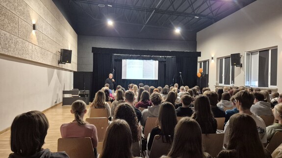 Dr Paweł Misiak spotkał się z uczniami XI Liceum Ogólnokształcącego im. rotmistrza Witolda Pileckiego w Białymstoku.