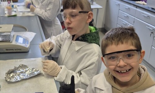 Uczniowie ze Szkoły Podstawowej nr 4 w Białymstoku z wizytą na Wydziale Chemii w ramach akcji &bdquo;Dziecięca Szkoła Bezpieczeństwa&rdquo;