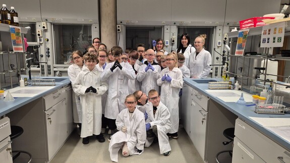 Uczniowie ze Szkoły Podstawowej nr 38 w Białymstoku z wizytą na Wydziale Chemii w ramach akcji &bdquo;Dziecięca Szkoła Bezpieczeństwa&rdquo;