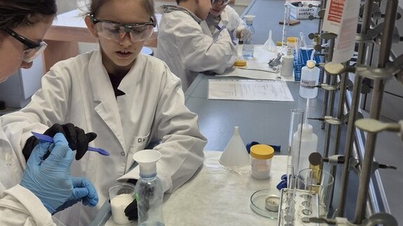 Uczniowie ze Szkoły Podstawowej nr 4 w Białymstoku z wizytą na Wydziale Chemii w ramach akcji &bdquo;Dziecięca Szkoła Bezpieczeństwa&rdquo;