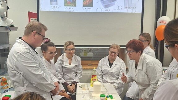 Warsztaty chemiczne dla nauczycielek z Przedszkola nr 3 w Siemiatyczach