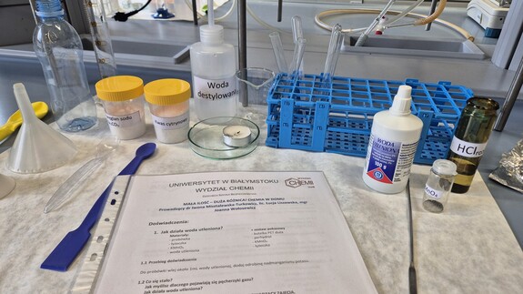Uczniowie ze Szkoły Podstawowej nr 4 w Białymstoku z wizytą na Wydziale Chemii w ramach akcji &bdquo;Dziecięca Szkoła Bezpieczeństwa&rdquo;