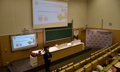 Uroczystość wręczenia nagr&oacute;d Laureatom XII Podlaskiego Konkursu Chemicznego oraz Finalistom 72. Olimpiady Chemicznej z Okręgu Białostockiego