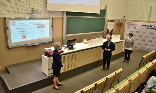 Uroczystość wręczenia nagr&oacute;d Laureatom XII Podlaskiego Konkursu Chemicznego oraz Finalistom 72. Olimpiady Chemicznej z Okręgu Białostockiego