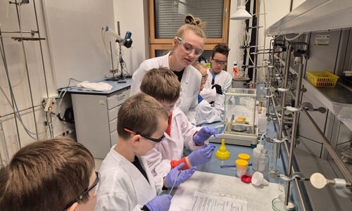 Uczniowie ze Szkoły Podstawowej nr 38 w Białymstoku z wizytą na Wydziale Chemii w ramach akcji &bdquo;Dziecięca Szkoła Bezpieczeństwa&rdquo;