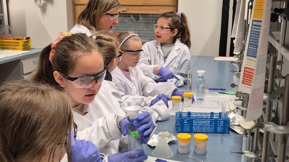 Uczniowie ze Szkoły Podstawowej nr 38 w Białymstoku z wizytą na Wydziale Chemii w ramach akcji &bdquo;Dziecięca Szkoła Bezpieczeństwa&rdquo;