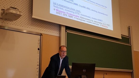 Wykład prof. dra hab. Ryszarda Łaźnego pt. &bdquo;Co daje chemia medyczna, czyli PAINS & GAINS in Medicinal Chemistry&rdquo;