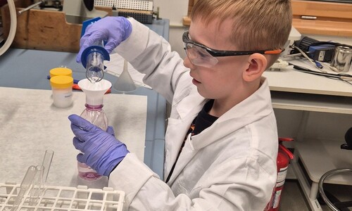 Uczniowie ze Szkoły Podstawowej nr 38 w Białymstoku z wizytą na Wydziale Chemii w ramach akcji &bdquo;Dziecięca Szkoła Bezpieczeństwa&rdquo;