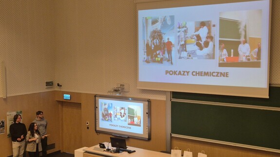 Uroczystość wręczenia nagr&oacute;d Laureatom XII Podlaskiego Konkursu Chemicznego oraz Finalistom 72. Olimpiady Chemicznej z Okręgu Białostockiego