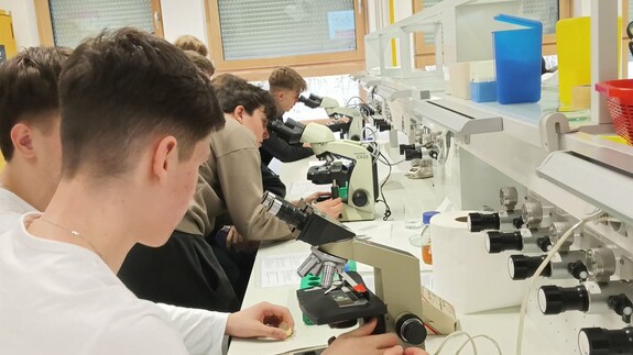 Warsztaty naukowe uczni&oacute;w X Liceum