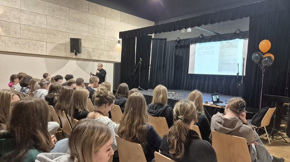 Dr Paweł Misiak spotkał się z uczniami XI Liceum Ogólnokształcącego im. rotmistrza Witolda Pileckiego w Białymstoku.