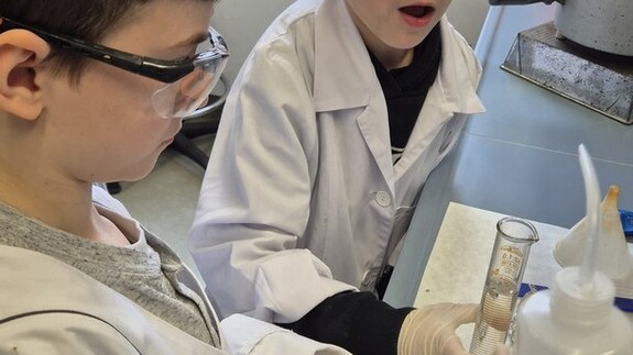 Uczniowie ze Szkoły Podstawowej nr 4 w Białymstoku z wizytą na Wydziale Chemii w ramach akcji &bdquo;Dziecięca Szkoła Bezpieczeństwa&rdquo;