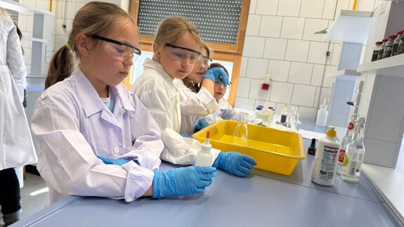 "Dziecięca Szkoła Bezpieczeństwa" na Wydziale Chemii UwB