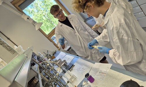 &bdquo;Eksperymenty, kt&oacute;rych nie zrobisz w szkole&rdquo; &ndash; chemiczne warsztaty dla uczni&oacute;w SSP 4 PTO
