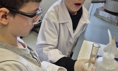 Uczniowie ze Szkoły Podstawowej nr 4 w Białymstoku z wizytą na Wydziale Chemii w ramach akcji &bdquo;Dziecięca Szkoła Bezpieczeństwa&rdquo;