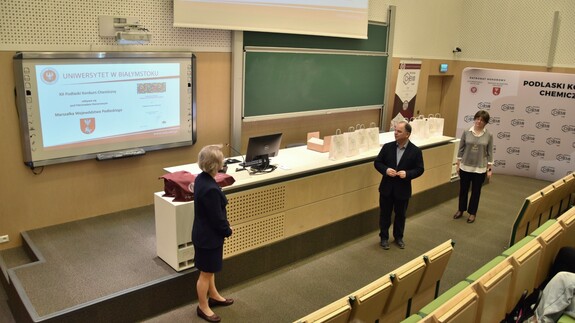 Uroczystość wręczenia nagr&oacute;d Laureatom XII Podlaskiego Konkursu Chemicznego oraz Finalistom 72. Olimpiady Chemicznej z Okręgu Białostockiego