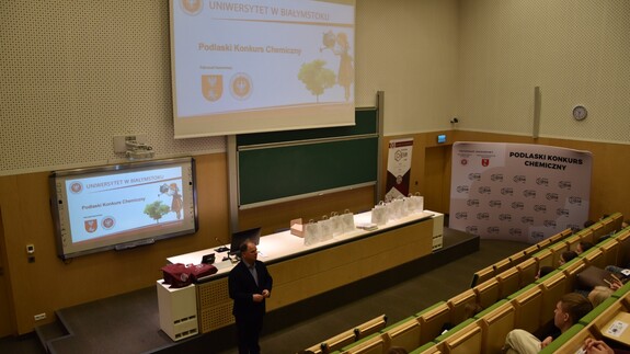 Uroczystość wręczenia nagr&oacute;d Laureatom XII Podlaskiego Konkursu Chemicznego oraz Finalistom 72. Olimpiady Chemicznej z Okręgu Białostockiego