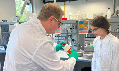 &bdquo;Eksperymenty, kt&oacute;rych nie zrobisz w szkole&rdquo; &ndash; chemiczne warsztaty dla uczni&oacute;w SSP 4 PTO