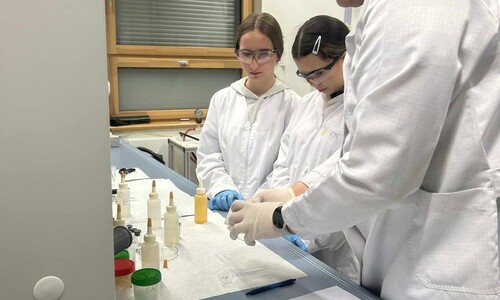 Warsztaty chemiczne dla uczniów Niepublicznej Szkoły Podstawowej w Załukach