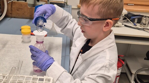 Uczniowie ze Szkoły Podstawowej nr 38 w Białymstoku z wizytą na Wydziale Chemii w ramach akcji &bdquo;Dziecięca Szkoła Bezpieczeństwa&rdquo;