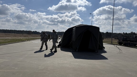 Dr hab. Aneta Petelska, prof. UwB oraz dr hab. Beata Kalska-Szostko, prof. UwB obserwowały zajęcia dla podchorążych WAT