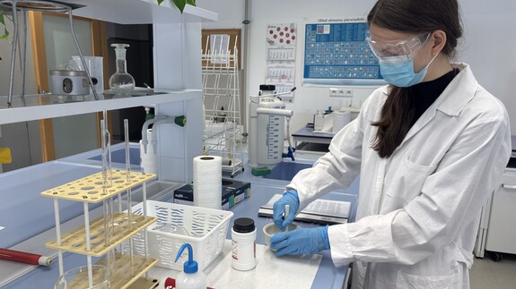 Wydział Chemii UwB wspiera licealist&oacute;w z Ełku w międzynarodowym konkursie Beamline for Schools