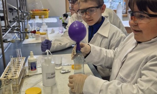 Uczniowie ze Szkoły Podstawowej nr 4 w Białymstoku z wizytą na Wydziale Chemii w ramach akcji &bdquo;Dziecięca Szkoła Bezpieczeństwa&rdquo;