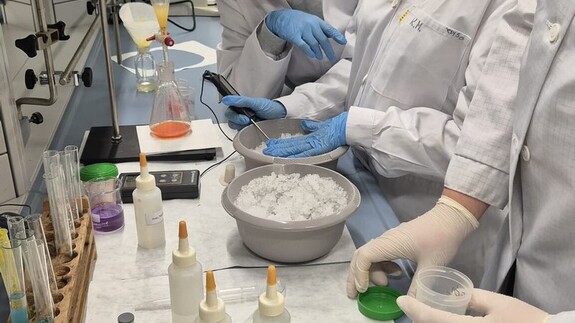 Warsztaty chemiczne dla uczniów Niepublicznej Szkoły Podstawowej w Załukach