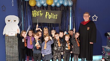 Harry Potter i Tajemnice Chemii: Magiczny Pokaz Eksperymentów