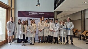 „Eksperymenty, których nie zrobisz w szkole” – chemiczne warsztaty dla uczniów SSP 4 PTO