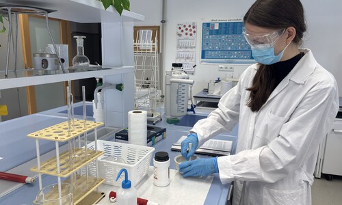 Wydział Chemii UwB wspiera licealist&oacute;w z Ełku w międzynarodowym konkursie Beamline for Schools