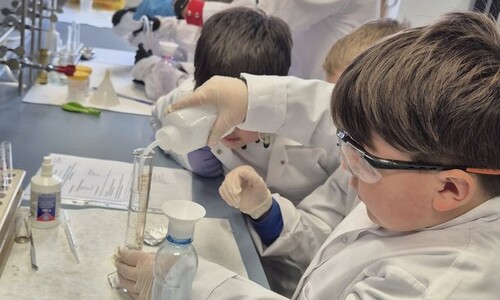 Uczniowie ze Szkoły Podstawowej nr 4 w Białymstoku z wizytą na Wydziale Chemii w ramach akcji &bdquo;Dziecięca Szkoła Bezpieczeństwa&rdquo;