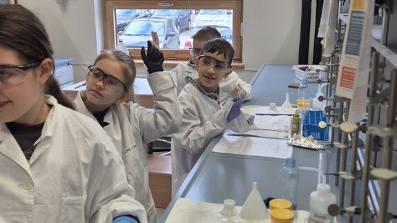 Uczniowie ze Szkoły Podstawowej nr 4 w Białymstoku z wizytą na Wydziale Chemii w ramach akcji &bdquo;Dziecięca Szkoła Bezpieczeństwa&rdquo;