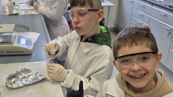 Uczniowie ze Szkoły Podstawowej nr 4 w Białymstoku z wizytą na Wydziale Chemii w ramach akcji &bdquo;Dziecięca Szkoła Bezpieczeństwa&rdquo;