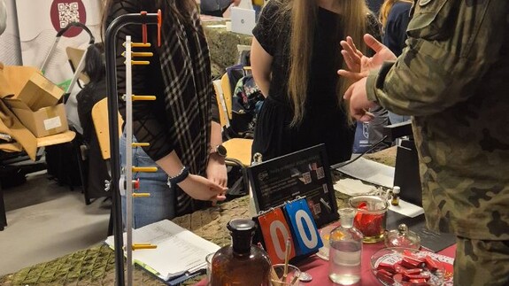 Wydział Chemii UwB na Wojskowych Targach Służby i Pracy