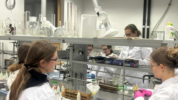 Warsztaty chemiczne dla uczniów Niepublicznej Szkoły Podstawowej w Załukach